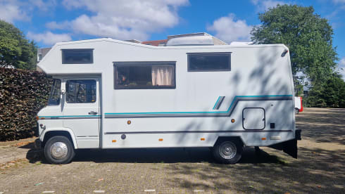 Beautiful vintage Mercedes campervan for hire with Airco