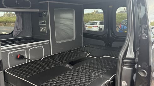 Viv – Vauxhall Vivaro 4 Berth Pop Top