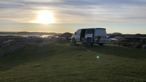 Joshua – 2 berth Volkswagen bus from 2006