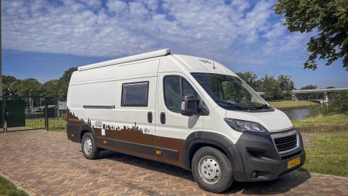 Gerrit – 2p Peugeot bus from 2019