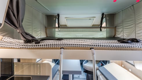 Mergelland – New (2024!) Luxury Sun Living camper 4 pers. + electric folding bike