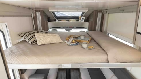 Puig Campana – BRAND NEW 2 Berth Roller Team Kronos Compact 590 (2025) Manual