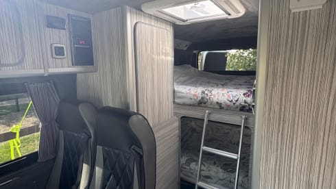 OFIE – Vi presentiamo OFIE, il nostro camper a 4 posti letto, pronto per la vostra avventura. 