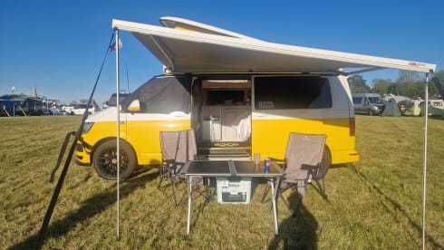 The lady in the van – 4 berth Volkswagen campervan from 2016