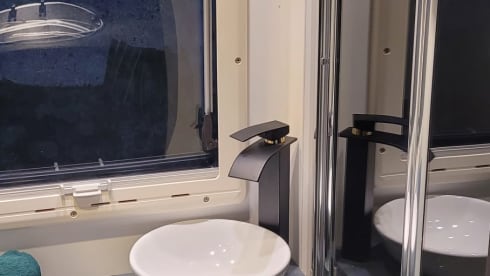 Family Mercedes  Rimor 6berth/6belt Motorhome Hire  – 6 berth Mercedes-Benz Rimor