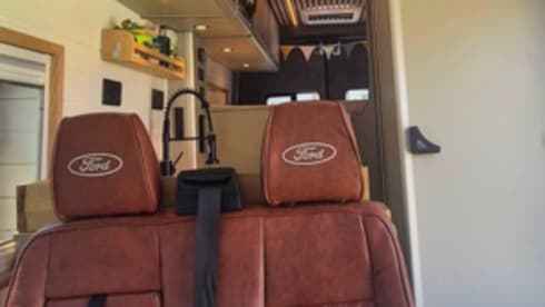 Van-Essa – 3/4 berth Ford bus from 2021