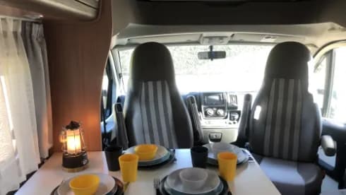 2p Knaus semi-integrated uit 2013