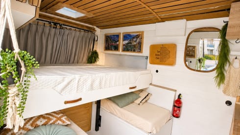 Loesje – Unique 2-person campervan for adventure & luxury!