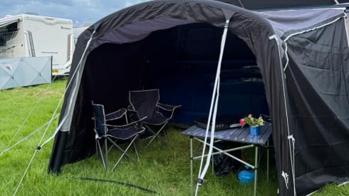 LWB Automatic VW Transporter – Beautiful Blue Transporter. Automatic, Long Wheel Base. Central London 