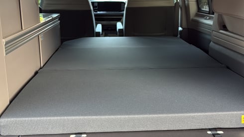 Camper Volkswagen per 4 persone, modello 2026.