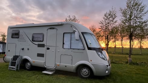 Hymer B-514 integral