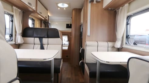 Spacious family motorhome: Mc Louis Glamys 22