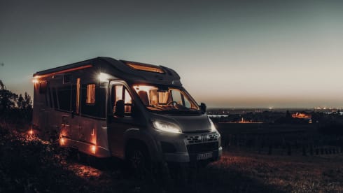 JustCamper Schoonhoven – MY2026 Carado 2-5 Pers. T328 Pro+ teilintegrierter Automatik, neu ab 2025