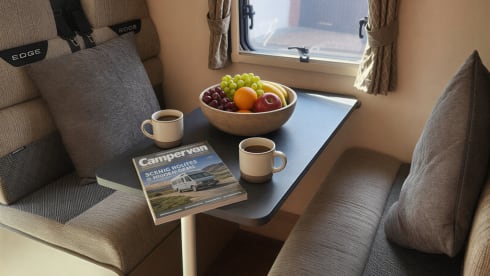 Thelma – Spacious and flexible 6 berth Swift Edge 476
