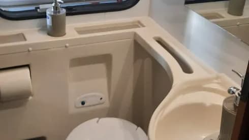 Simone – Rimor Europeo NG6 7 sleeps 6 travel seats