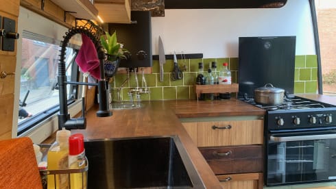 Canela  – 3p Mercedes-Benz campervan uit 2017