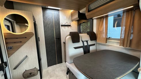 Nr. 15 – Wohnmobil für bis zu 4 Personen als Automatik und Einzelbetten