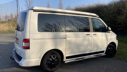 VW T5 Campervan met hefdak - compleet en van alle gemak voorzien