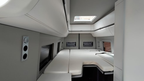 Cherry Red – New Grand Caliofornia Camper 680 Cherry Red