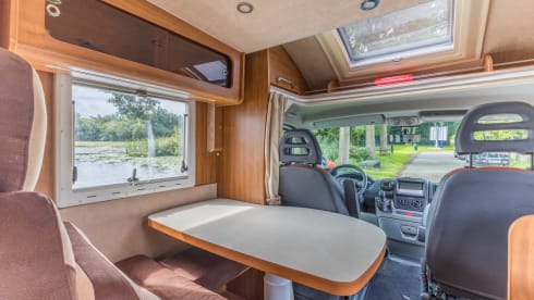 Nice Fiat semi-integrated camper for 5p