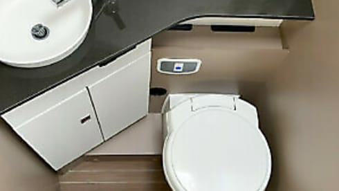 CAMPER – Camper Semintegrale con Letto nautico