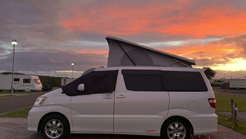Hybrid – Compact Hybrid Family camper
