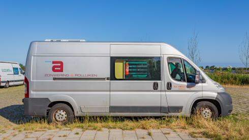 De vrijbuiter – 2p Peugeot camper van L 3/H2 from 2012