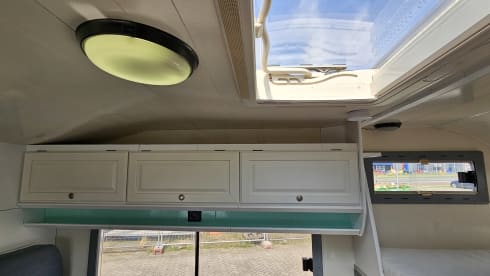 Comfortable 4-person Ford Transit Rimor Camper - Perfect for Families!