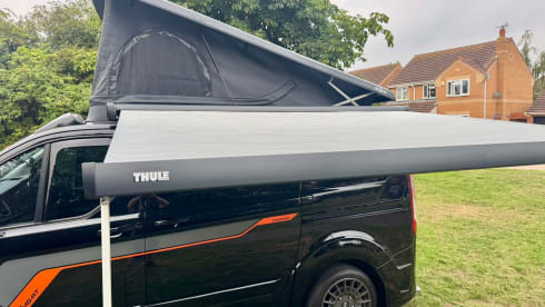 ELSIE – Ford campervan met 4 slaapplaatsen uit 2018