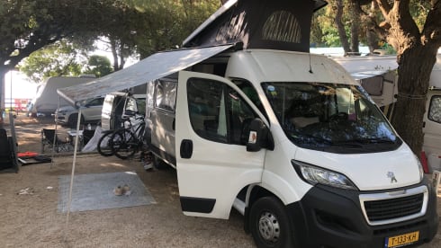 Meijpol bus – Bus camper with lifting roof 