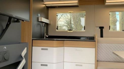 4p Adria Mobil Matrix 670 DC semi-integrated from 2022