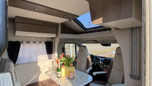 Paris – Motorhome Mooveo TEI 70EBH with lifting bed