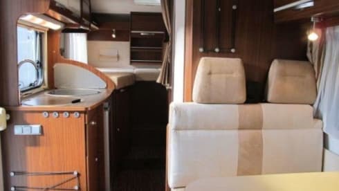 Narrow Hymer, practical and very complete
