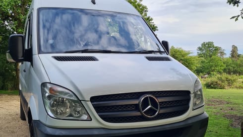 2 berth Mercedes Sprinter MWB AC 