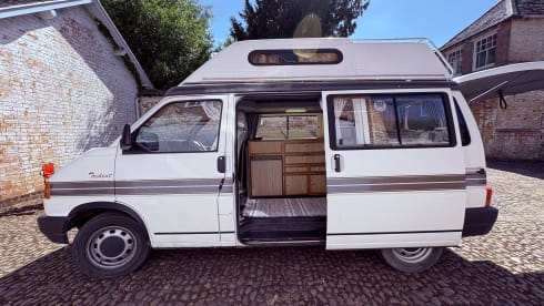 Vanny – Volkswagen Trident 1994 berth Campervan  1994.          