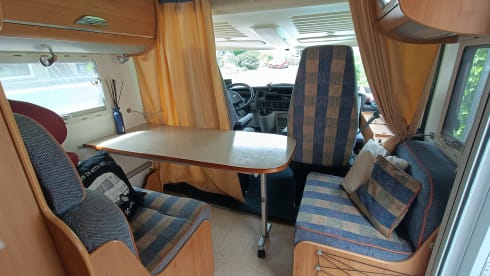 Hymie – Camping-car Hymer 4 places intégré depuis 2007