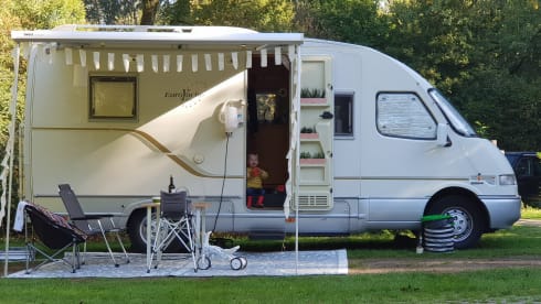 Compact integral camper with 4 berths - available from 3-8