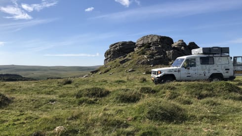 Unique camping cruiser 4x4 with roof tent