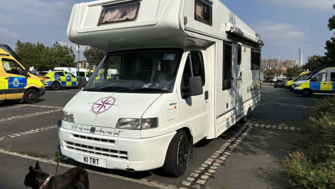 Kit – Fully loaded low mileage all-terrain motorhome