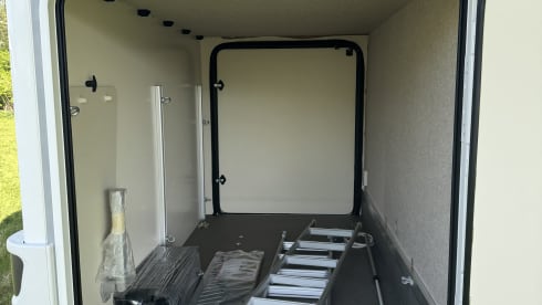Moderne Ford Camper voor 4 Personen – Compact, Luxe en Avontuurlijk