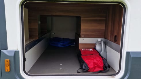 Roly 2 – Roller Team 746 - 6 Berth & 6 Travel seats - Great family vehicle  - Auto