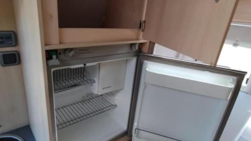 Avanti La Strada – Luxury Bus Camper | 4 sitting/3 sleeping | Kitchen/Toilet/Motorcycle air conditioning/Bicycle carrier