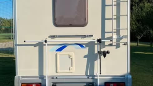 zs.servizi – 6 seater travel 6 bed compact motorhome