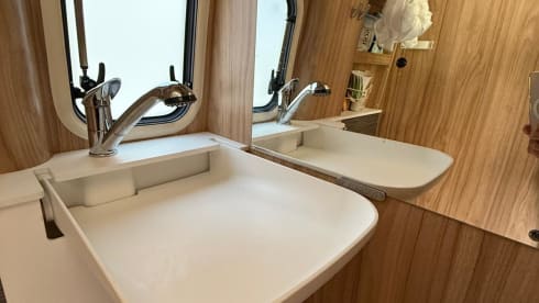 Henry  – Explore in Style with Luxury Hymer Grand Canyon S Crossover