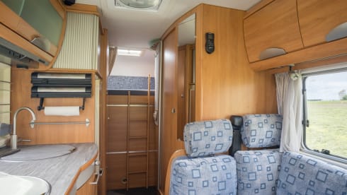 Camper Homer – Spacious integral camper with lots of comfort!