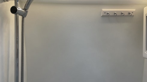 Benson – Ford Campervan mit 4 Schlafplätzen ab 2021