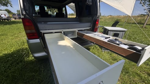 Danny de Vito – Mercedes-Benz Vito camper van 