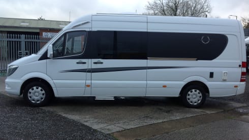 Marcia Merc – 4 berth Mercedes-Benz Sprinter Spacious Van 