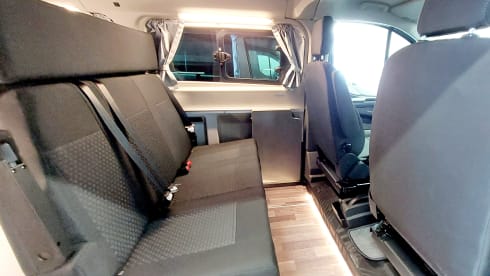 Nugget – Ford Nugget Plus 2023 with pop-up roof