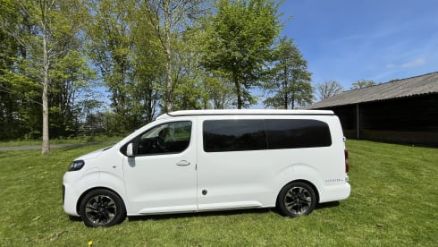 P-458-JD – 4p Fixxter campervan from 2022